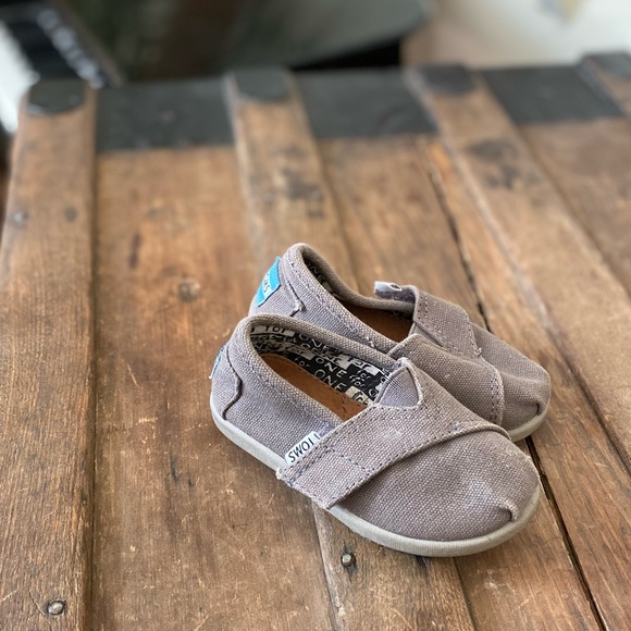 2.0 Alpargata Slip-On
TOMS - Picture 3 of 4